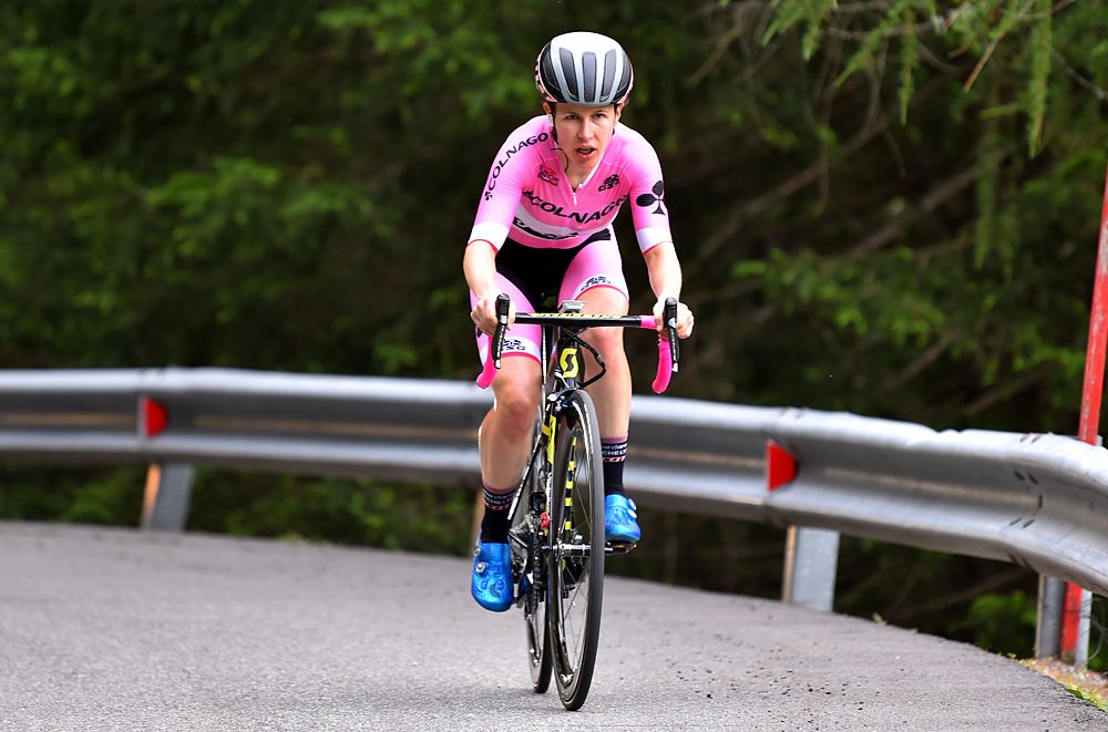 Amanda Spratt (Mitchelton-Scott) lost the pink jersey in the time trial to her winning teammate Annemiek Van Vleuten