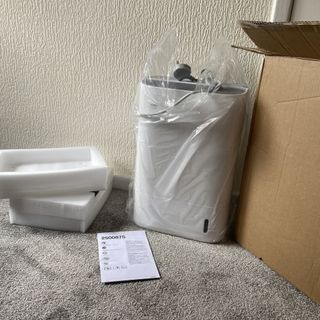 Vonhaus dehumidifier wrapped in plastic next to cardboard box and polystyrene