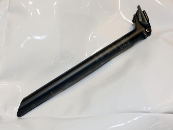 fi'zi:k has added a carbon-shafted version of its excellent Cyrano seatpost for 2011.