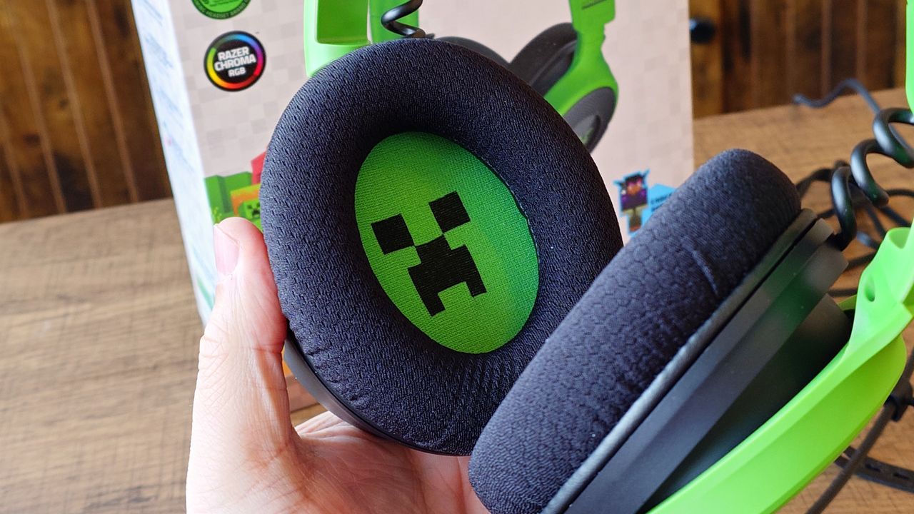 The Minecraft Razer Kraken V4 X is adorned with the famous face of the Creeper.