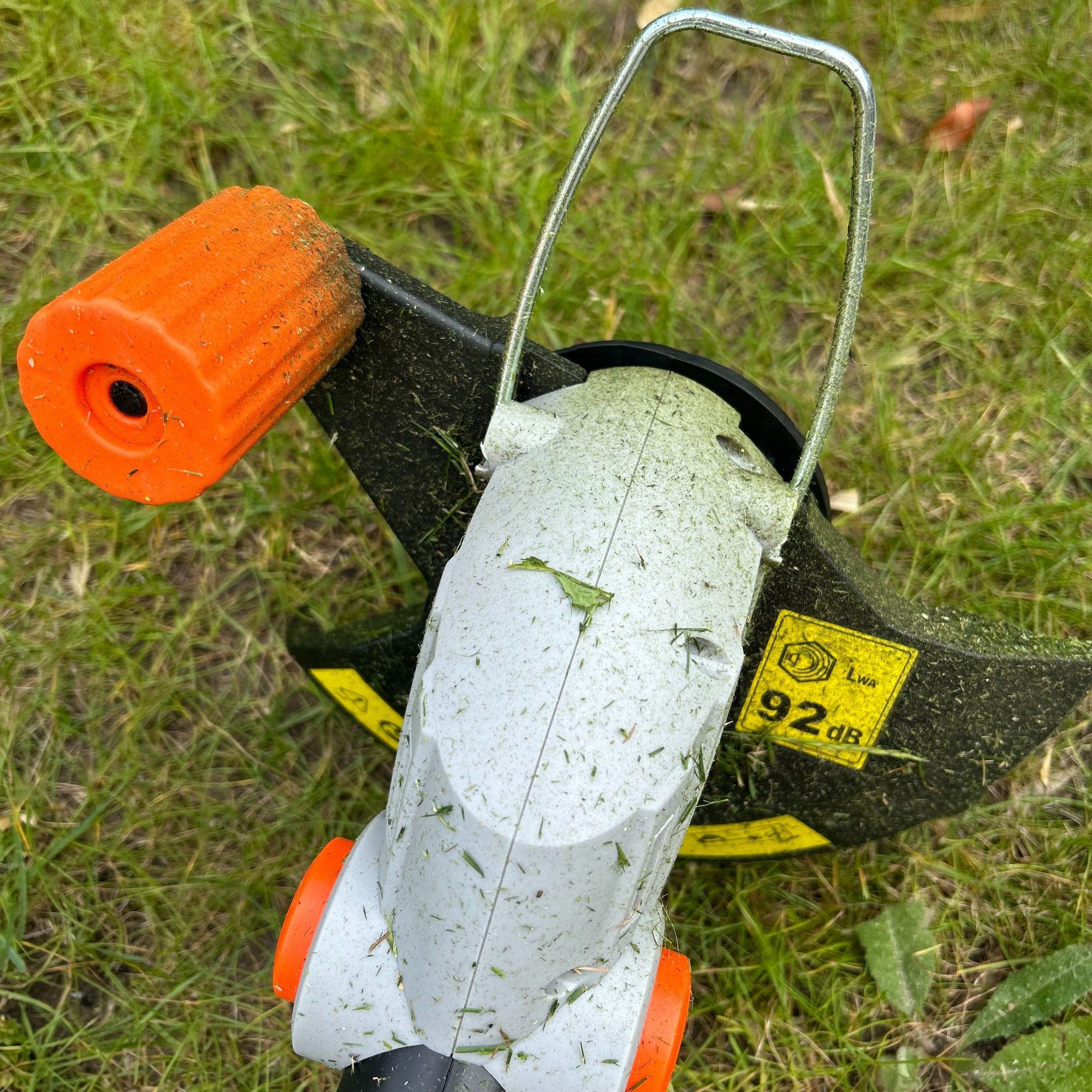 VonHaus G-Series Cordless Grass Trimmer - cleaning after use