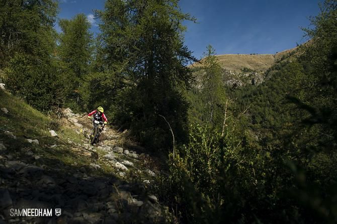 Anke Martin flies through some rocky singletrack