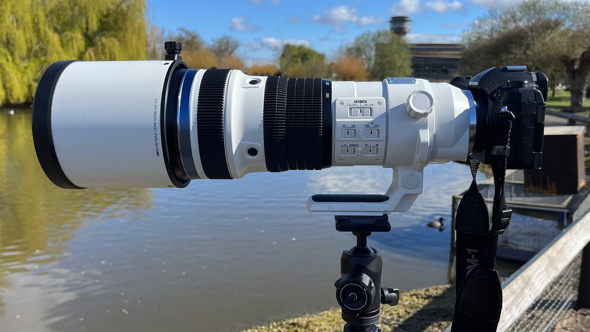 Mike Harris holding OM System M.Zuiko 150-400mm f/4.5 TC1.25x IS PRO at Slimbridge Wetland Centre