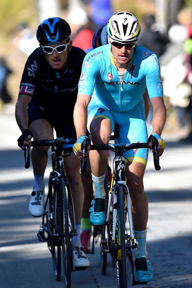 jakob Fugslang (Astana) leads Geraint Thomas (Team Sky).