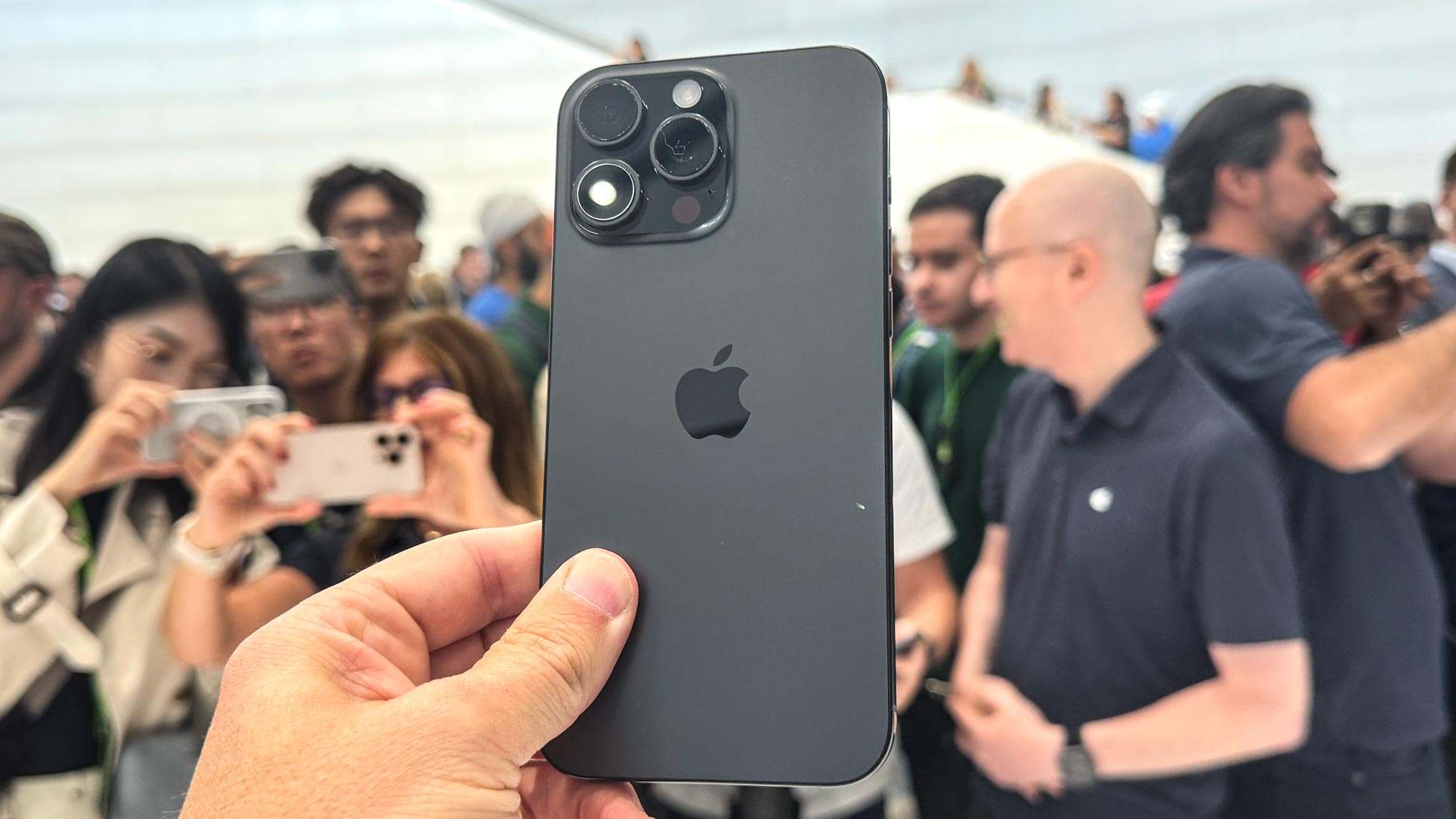 iPhone 16 Pro in Black