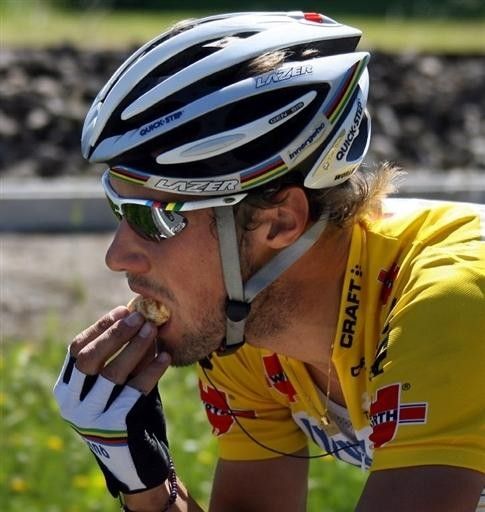 Tom Boonen (Quick.Step) refuels