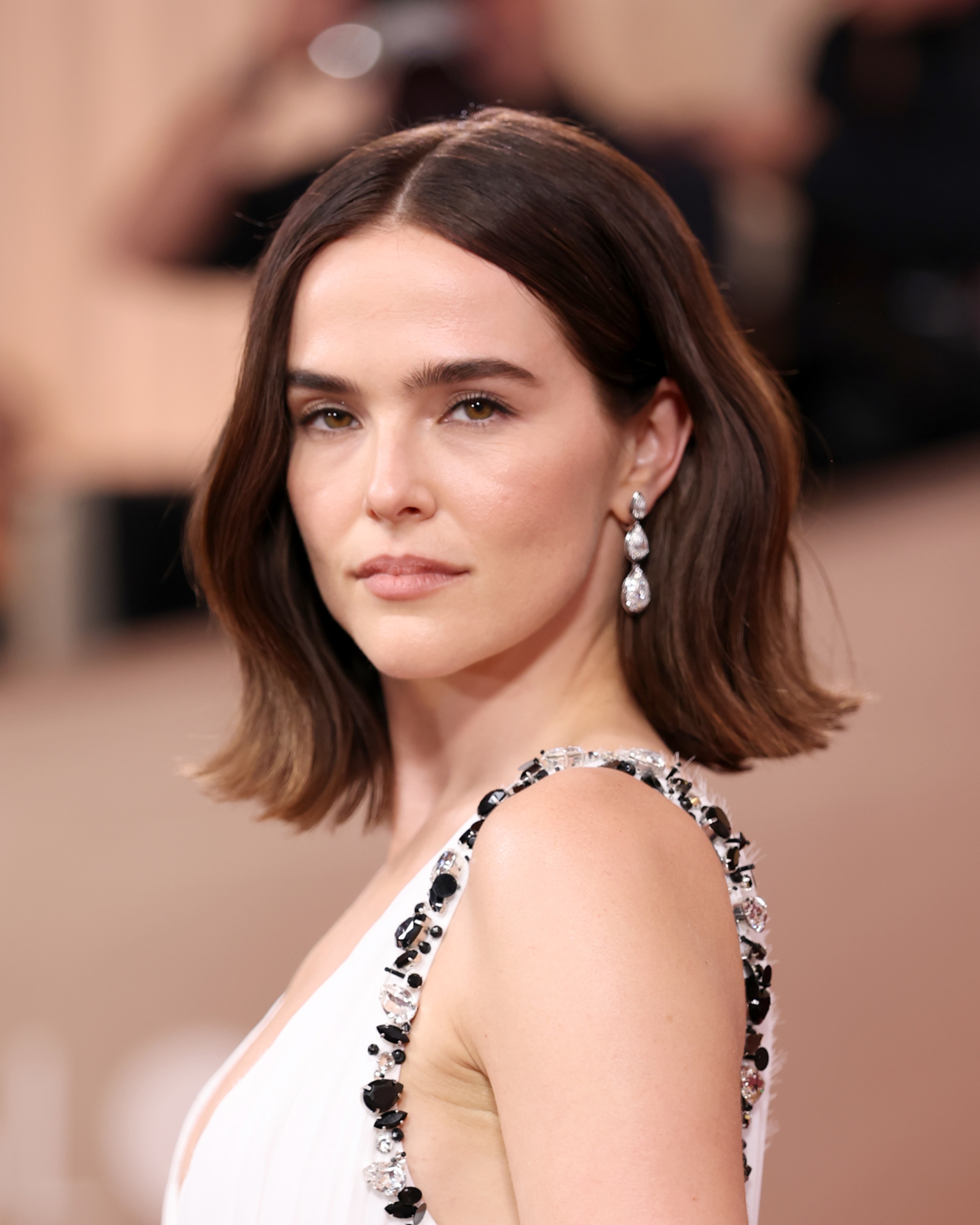 Zoey Deutch walks the red carpet of the 83rd annual Golden Globes Awards