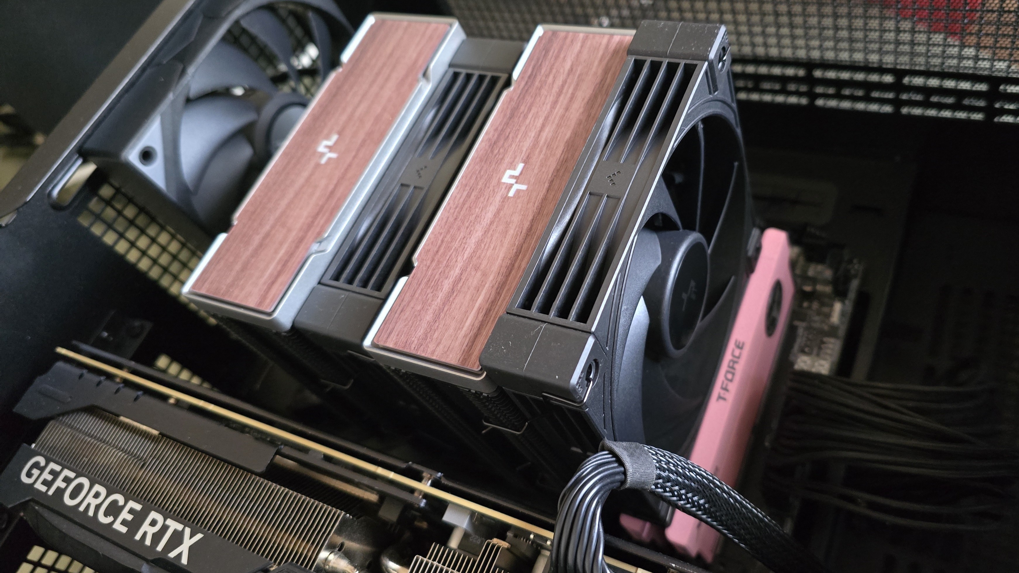 DeepCool AK620 and AK400 G2 Review: Quiet and powerful, with woodgrain or a digital display