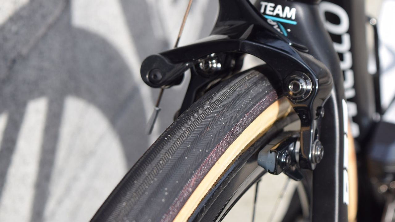 Shimano Dura-Ace R9100 brakes officially allow 28mm tyres and these 27mm FMB tubulars are fairly tight
