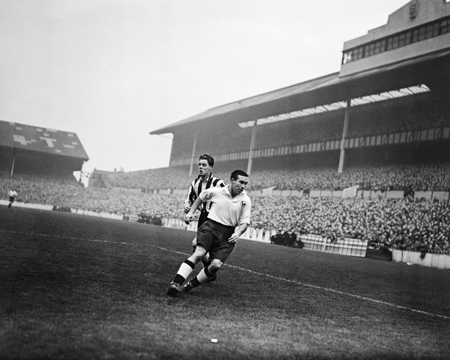 English League Division One match at White Hart Lane. Tottenham Hotspur 7 v Newcastle United 0. Alf Ramsey of Spurs. 18th November 1950. (Photo by Jones/mirrorpix Daily Mirror/Mirrorpix via Getty Images)