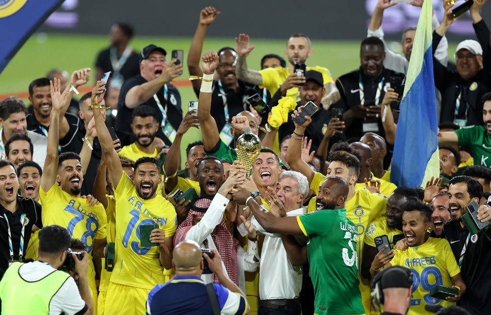 RIYADH, SAUDI ARABIA - AUGUST 12: Cristiano Ronaldo of Al Nassr lifts the Arab Club Champions Cup trophy with teammates after the team's victory in the Arab Club Champions Cup Final between Al Hilal and Al Nassr at King Fahd International Stadium on August 12, 2023 in Riyadh, Saudi Arabia. (Photo by Yasser Bakhsh/Getty Images)