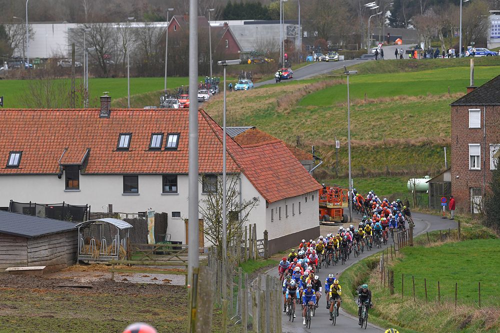 The peloton racing during Kuurne-Brussel-Kuurne