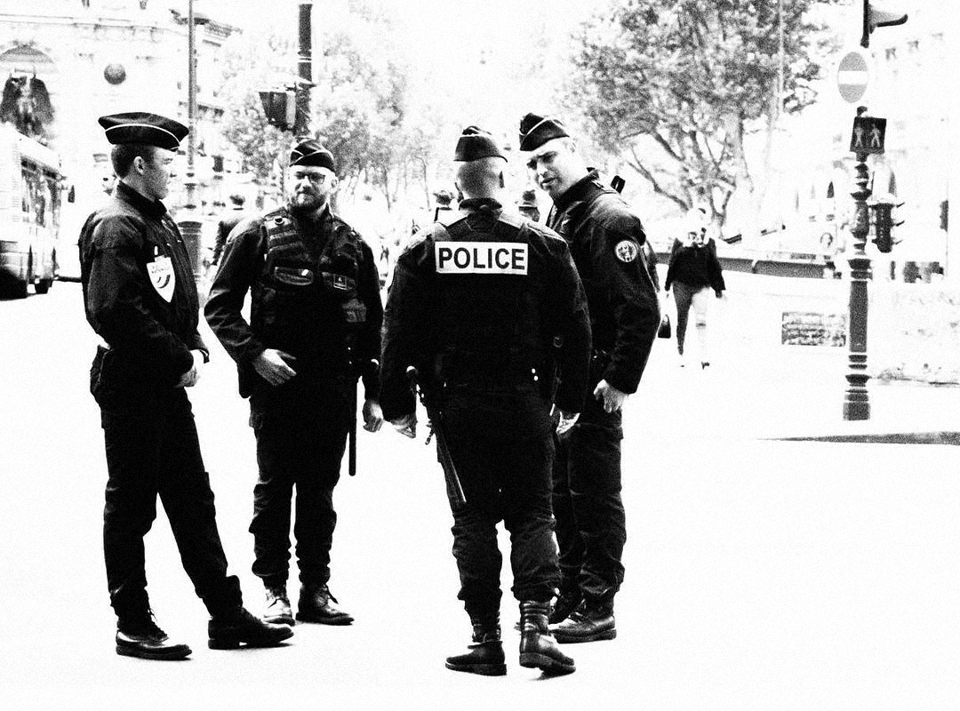 Black-and-white photography exhibiting a high degree of grain