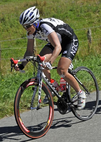 Jo Kiesanowski (NZ National Team) bridges across to the three leaders.
