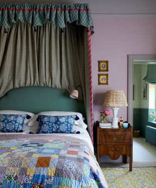 English country decor bedroom
