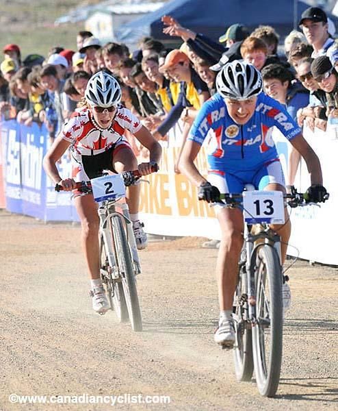 Vera Andreeva and Emily Batty sprint for 10th.