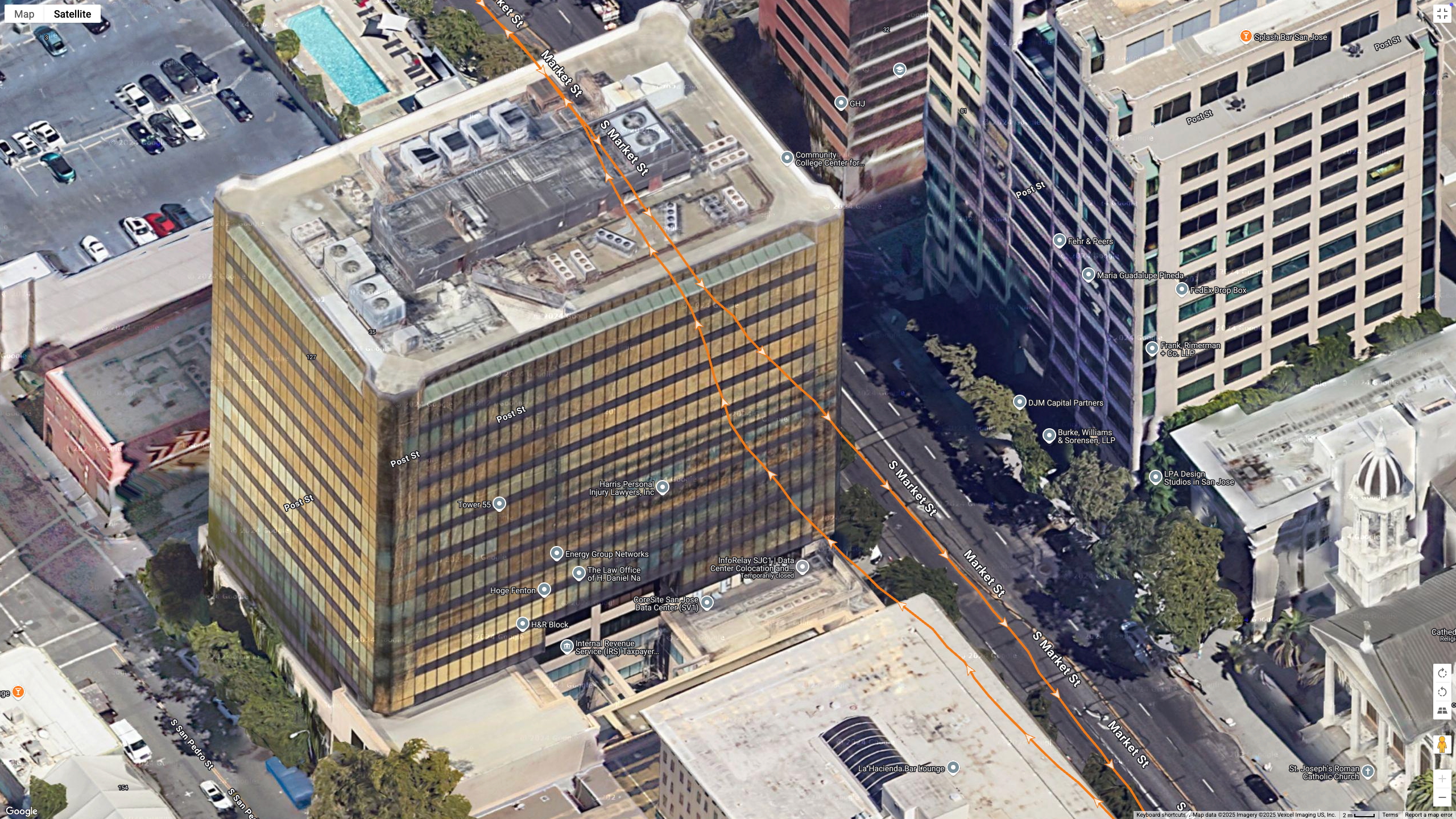 Google Maps satellite data showing how the Garmin Forerunner 970 (orange line) tracks my position during a race in downtown San Jose near tall buildings.