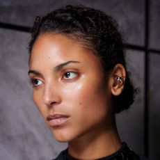 a model from Cfcl bks S26 - lifting skincare