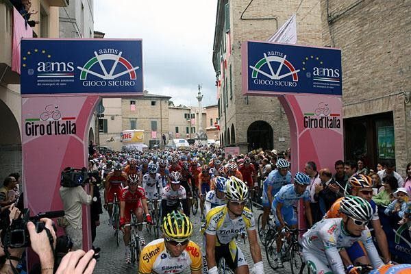 The riders setting off.