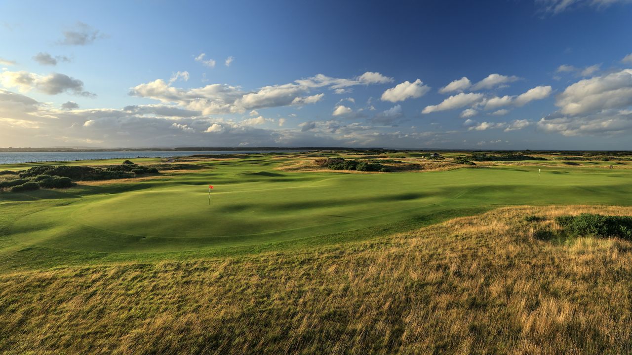 How many shared greens are there at st andrews