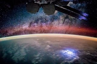 Pacific Ocean lightning from ISS