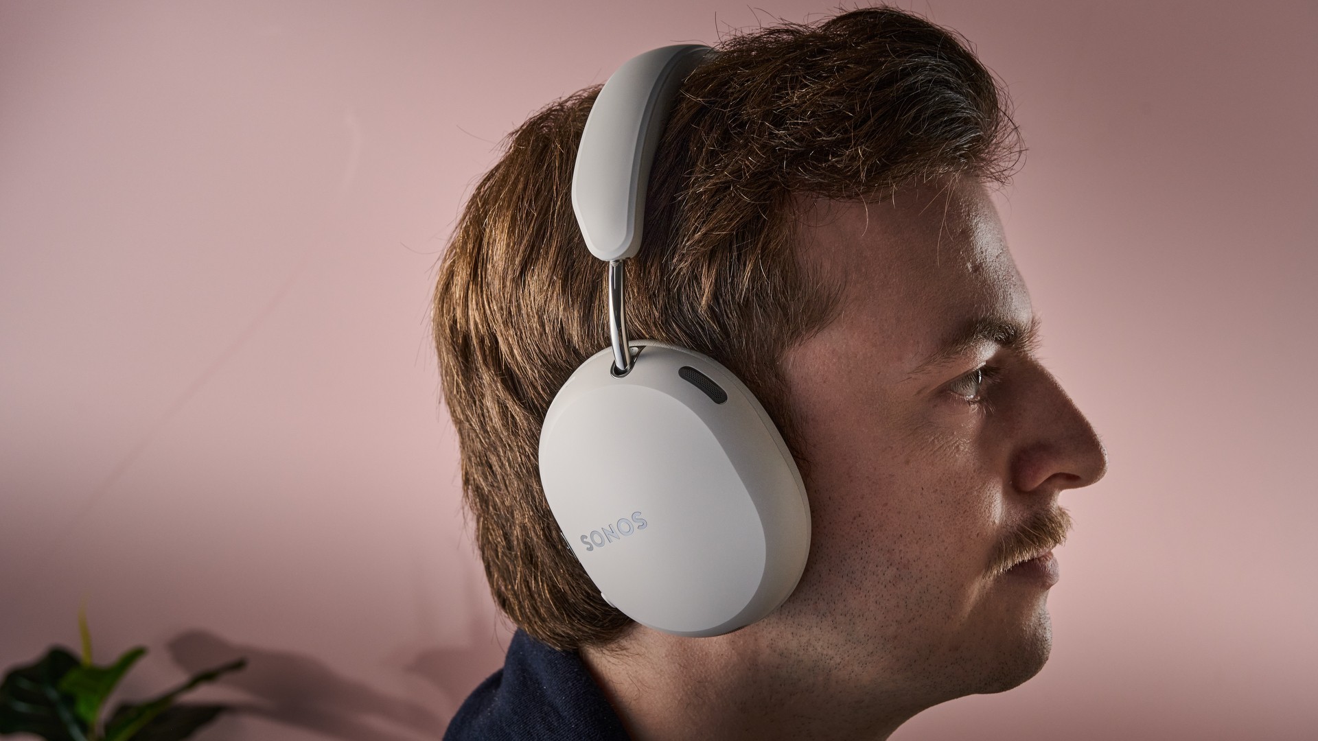 Man wearing the Sonos Ace Ultra