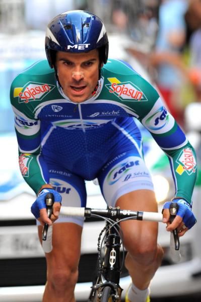 Jimmy Engoulvent (Saur-Sojasun) en route to victory in the prologue time trial.