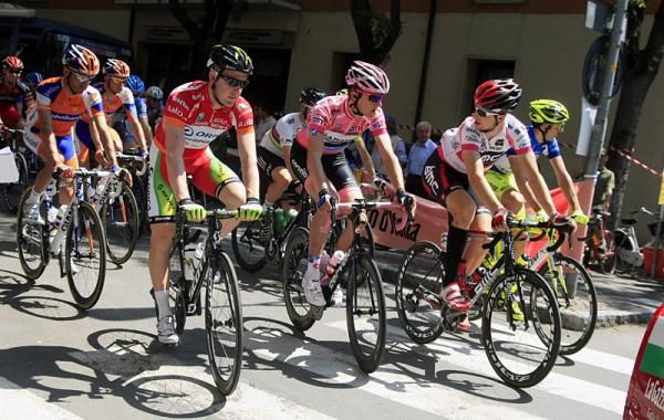 Race leader Ramunas Navardauskas (Garmin-Barracuda) chats with former maglia rosa wearer Taylor Phinney (BMC).