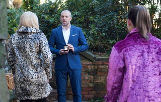 Glenn sets up Esther and has a romantic surprise for Grace