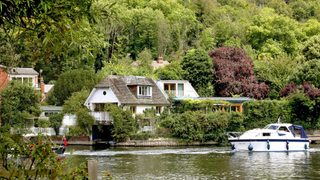 New England style riverside property in Henley-on-Thames.