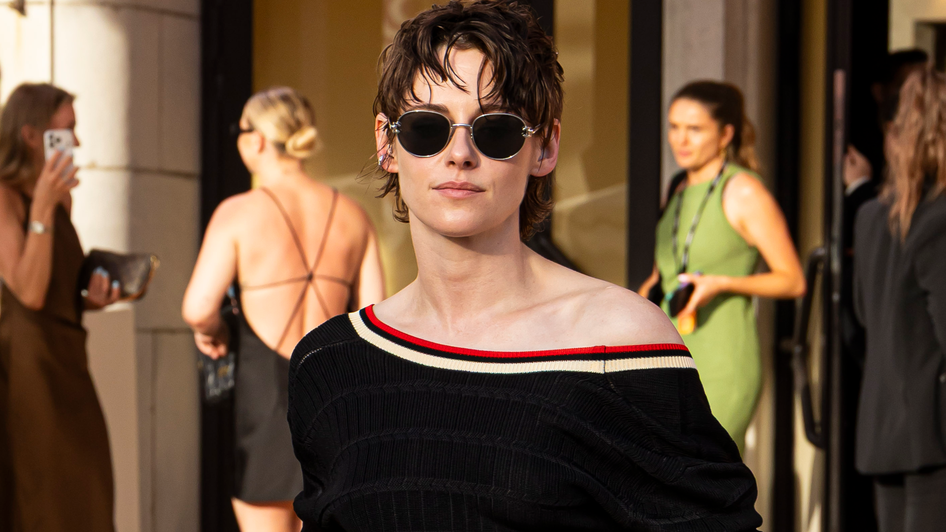 Kristen Stewart styled a matching shorts set from Chanel's Cruise 2027 collection 