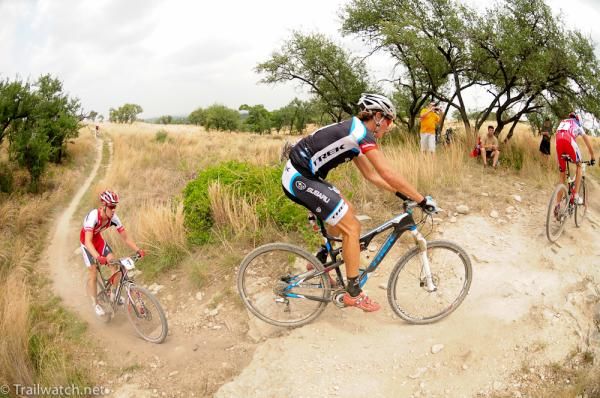 Sam Schultz (Subaru-Trek) is sandwiched between Specialized team-mates Todd Wells and Max Plaxton during last year's race