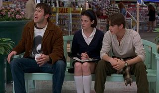 Mallrats Brodie Trish and T.S. talking on the bench