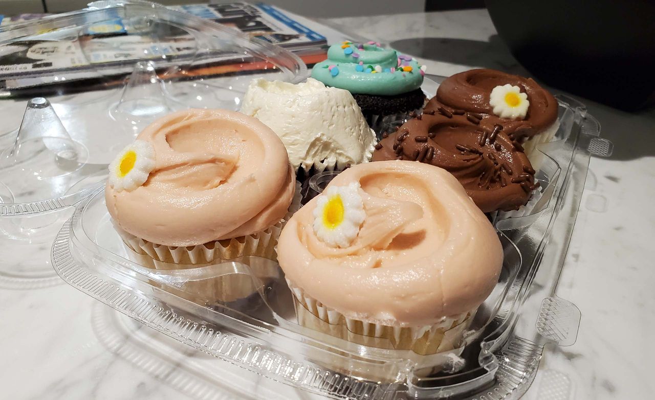 Galaxy Note 10 Plus camera cupcake