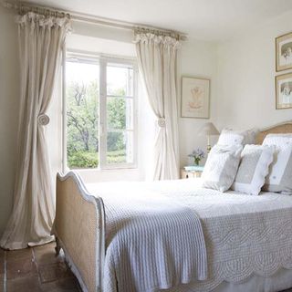 bedroom with double bed with white bedding