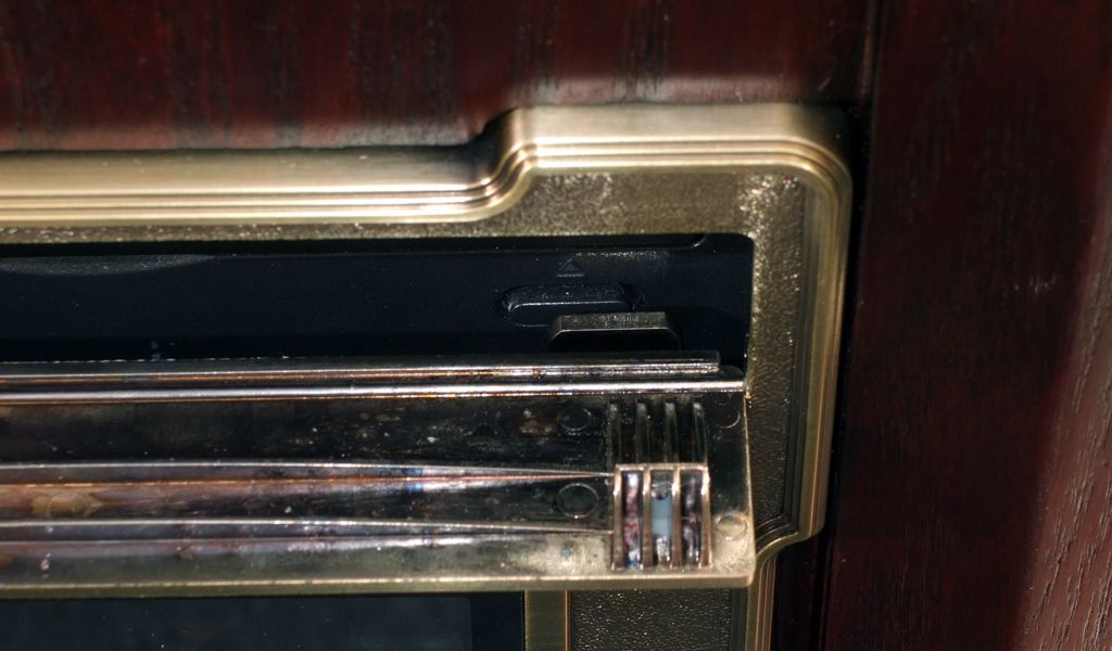 HTPC 8000 Component Installation - Stealthy HTPC: Two Cases To Hide ...