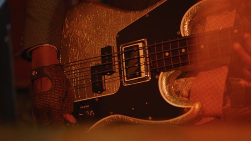 Fender Adrian Younge Master Built bass