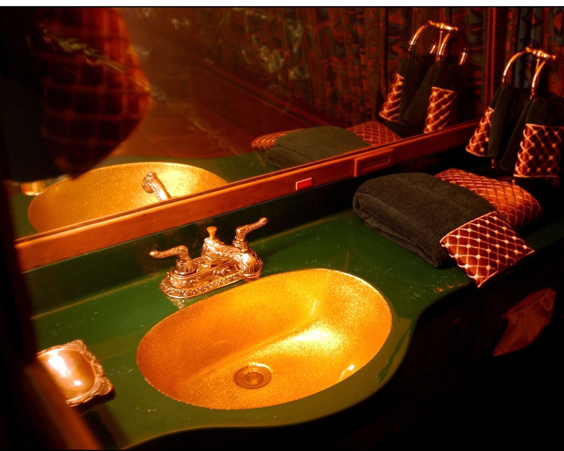 elvis presley green sink