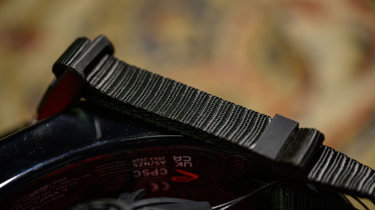EKO&Iuml; Aerodinamica strap detail