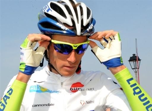Roman Kreuziger (Liquigas) makes a last minute adjustment.