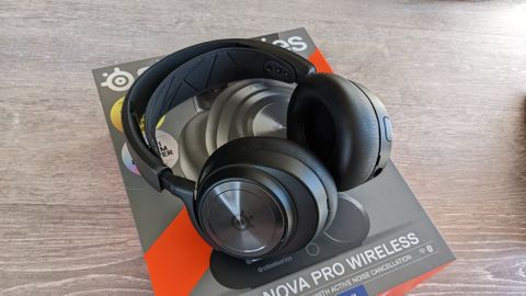 Arctis Nova Pro on box