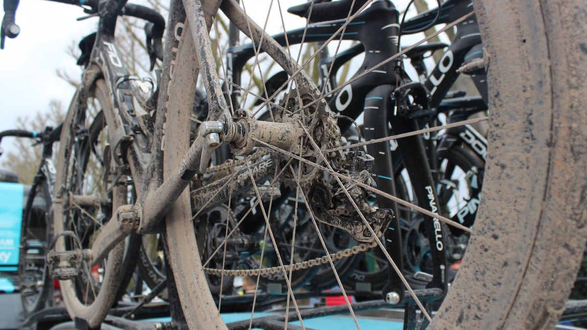 The white dirt completely covered the bikes