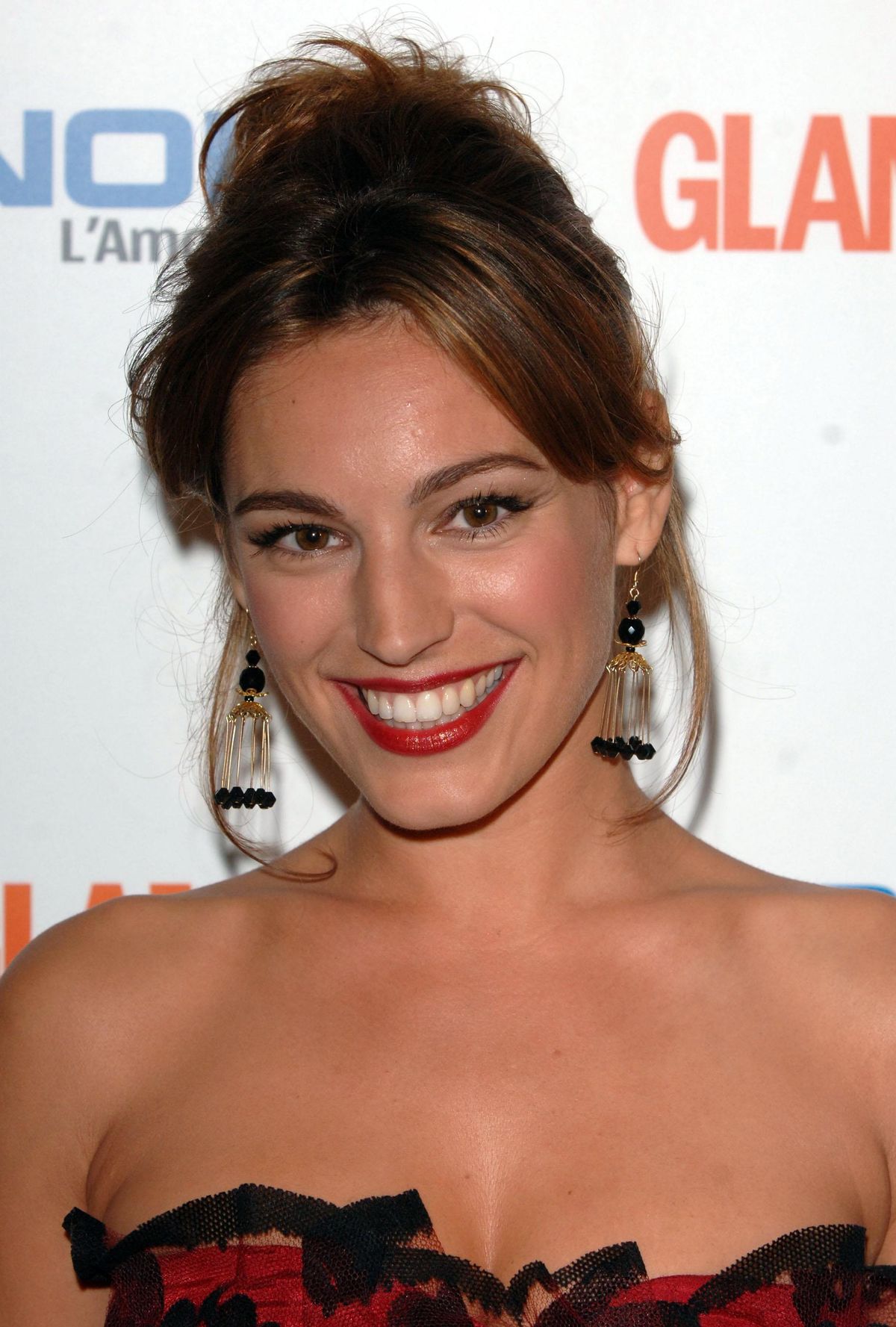 Kelly Brook to keep dancing after father&#039;s death