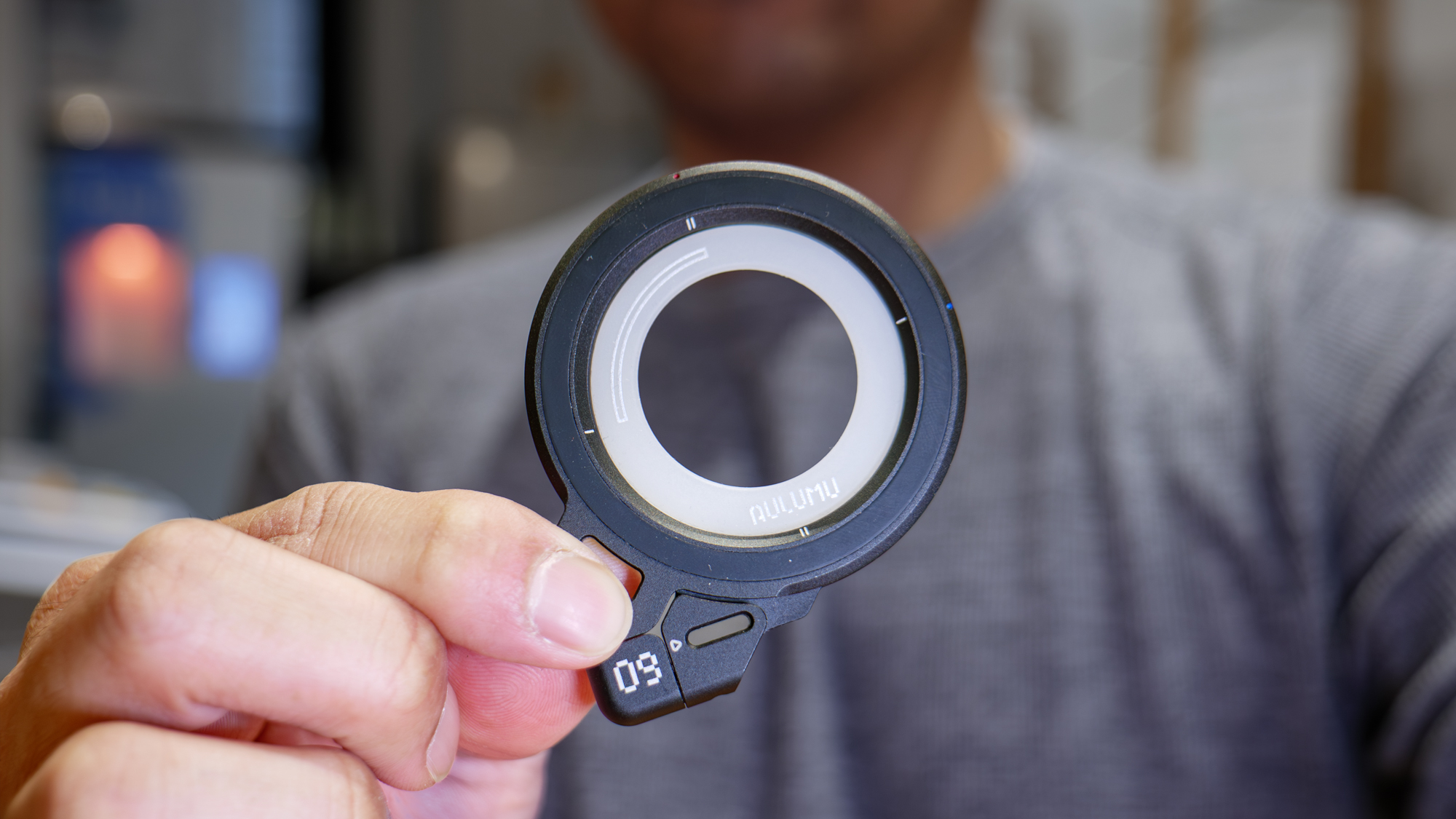 Aulumu G09 Infinite 360&deg; MagSafe Stand.