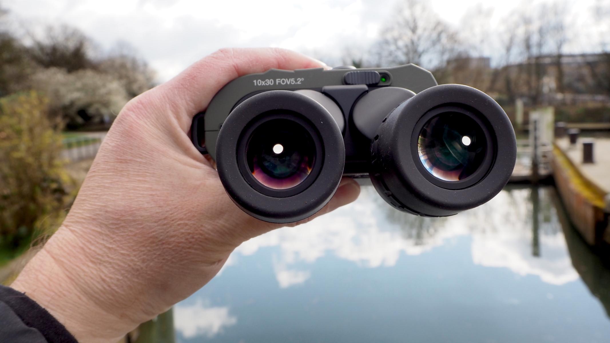 Kenko VC Smart Cellarto 10x30 WP binoculars, held by the author, with a view of the eyepieces.