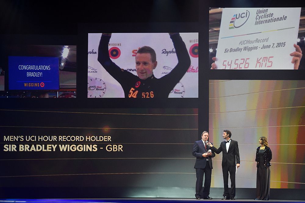 A representatie accepts Wiggins' prize