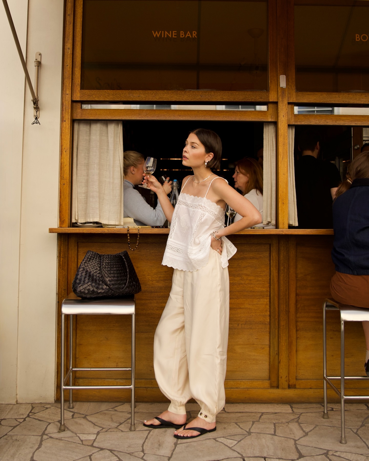 thealiceedit wears an apron top, balloon trousers and flip flops