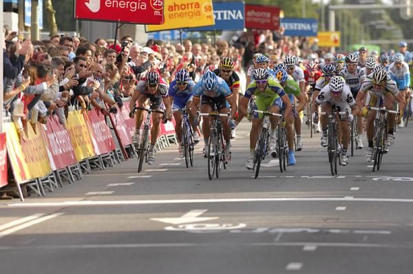 Gerald Ciolek (Milram), Fabio Sabatini (Liquigas) and Roger Hammond (Cerv&eacute;lo TestTeam) on the front, l-r.