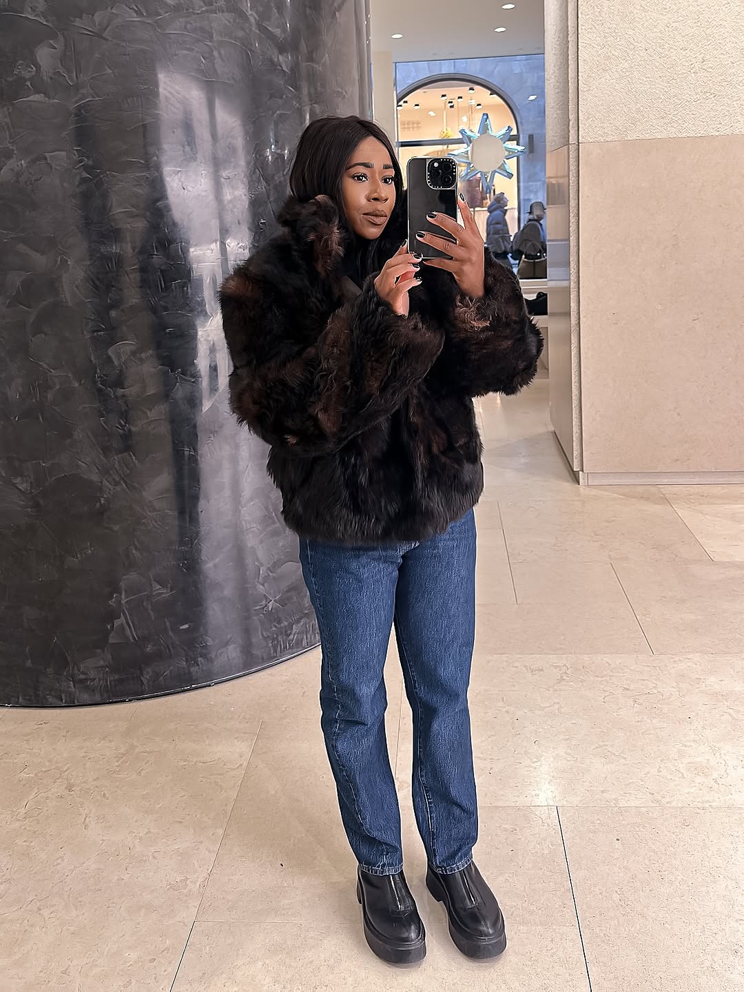 woman wearing medium wash cropped jeans trend