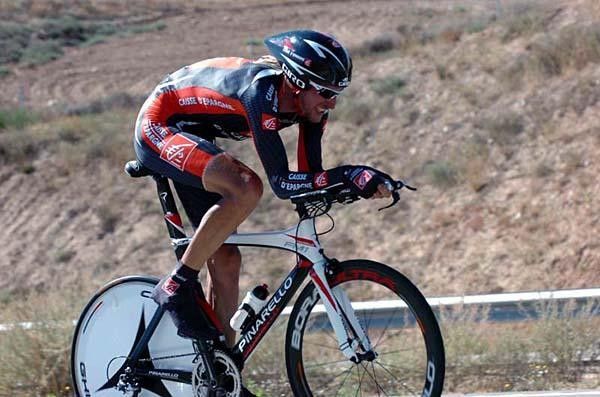 Vladimir Karpets (Caisse d'Epargne) grits his teeth in the desert.